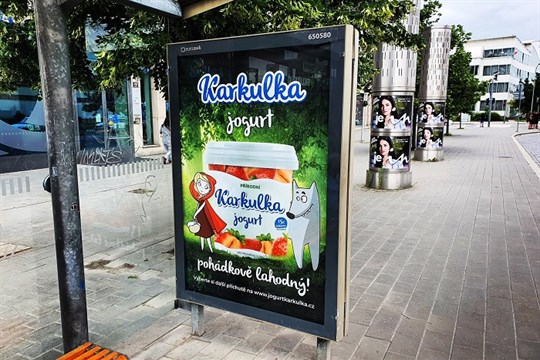 Venkovní reklama drtí internetovou, ukázal výzkum