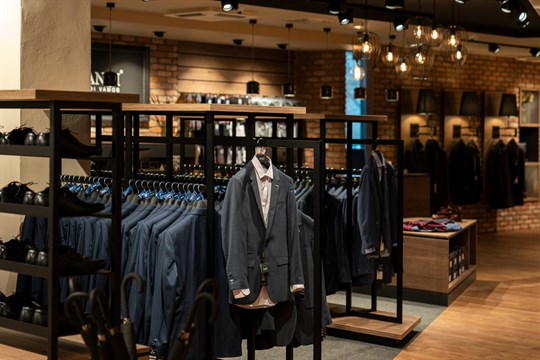 Elegance, která pomáhá slavit: Vyhrajte hodnotné ceny od módní značky Pánské obleky BANDI na plese ZAK TV